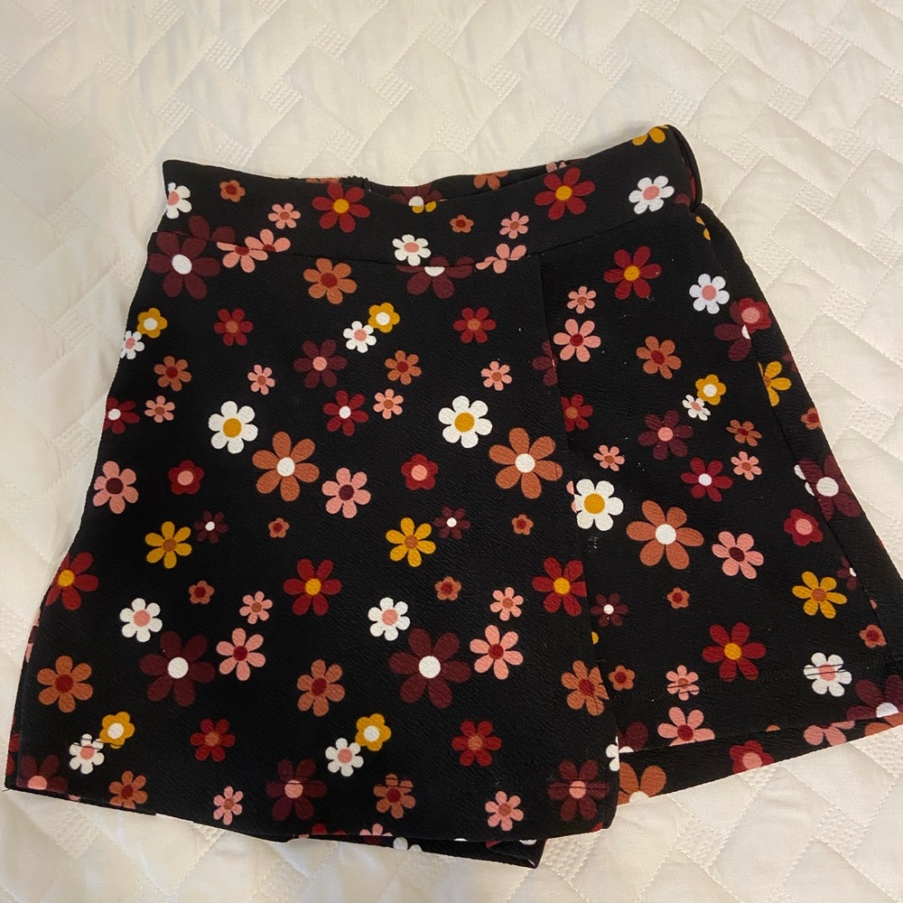 Floral Patterned Black Skort